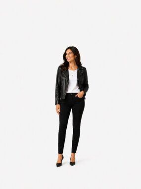 Chico's "Secret Stretch" Jeggings in classic black. Size 1.5R, US 10R